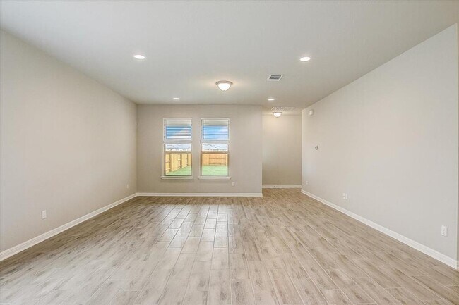 Building Photo - 108 Peruvian Ln