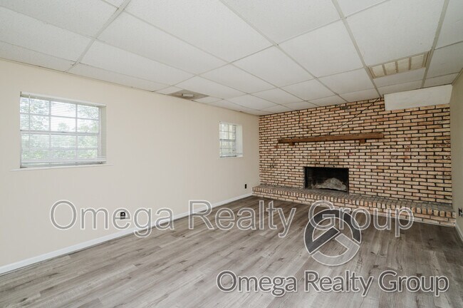 Building Photo - 10480 Hwy 17
