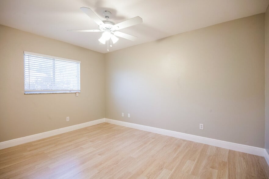 Building Photo - 1729 SW 23rd St