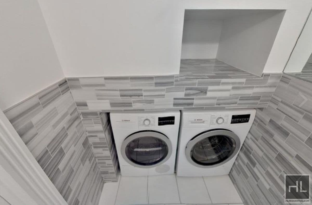 Building Photo - E 13TH ST.