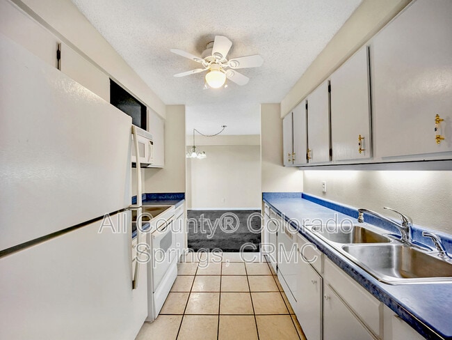 Building Photo - 411 Lakewood Cir