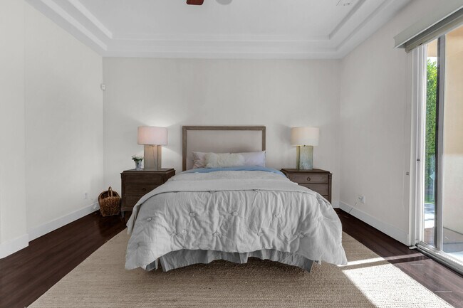 Building Photo - 35 Calle La Reina