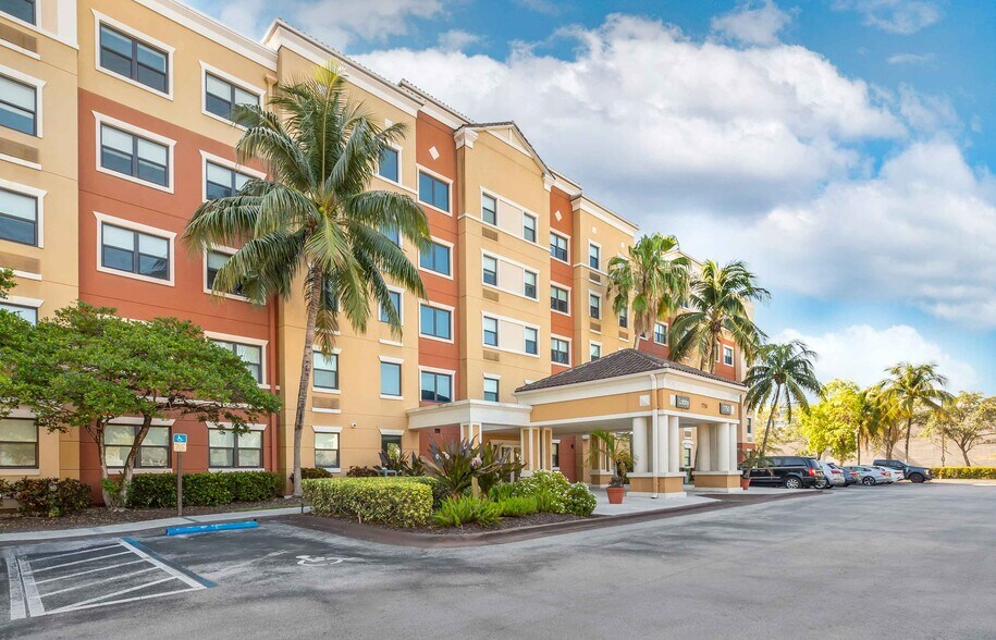 Building Photo - Furnished Studio-Miami - Airport - Doral - 25th Street