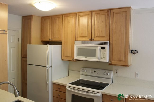 Building Photo - Rare Corner One Bedroom Fully Remodeled w/ In-Unit Laundry