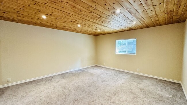 Building Photo - Walk to town 1 Bedroom Apartment