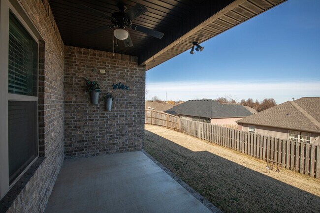 Building Photo - ***750 Fontana Street***
