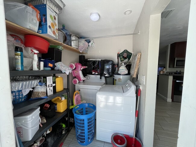 Building Photo - 208 Coventry St