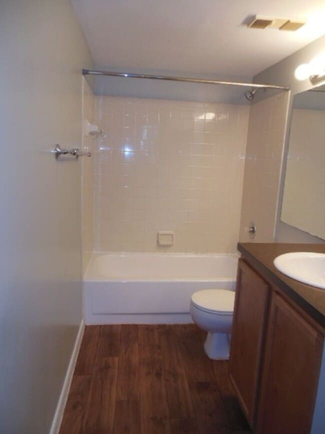 Building Photo - TWO BEDROOM TWO BATHROOM!! FULL LAKE VIEW!