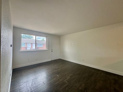 Building Photo - 2 Bedroom 1 Bath In Lakewood! Available Now!!