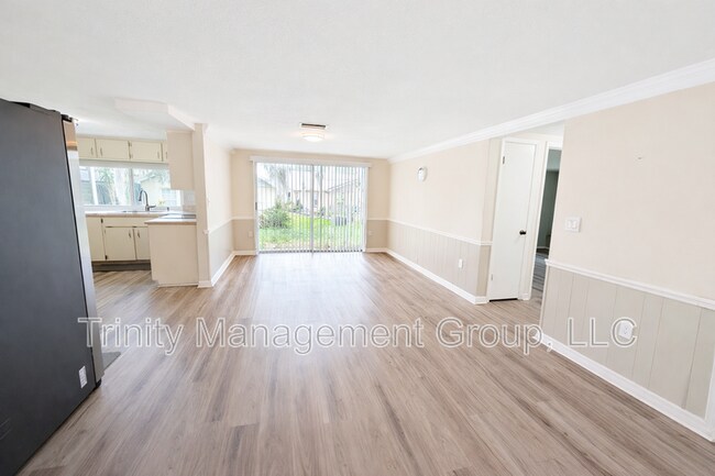Building Photo - 8605 Wagon Wheel Ln