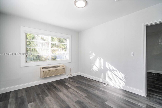 Building Photo - 7925 Hawthorne Ave