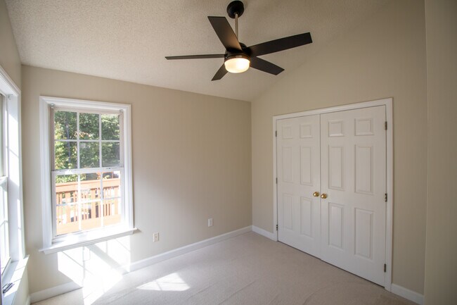 Building Photo - 223 Gregory Dr