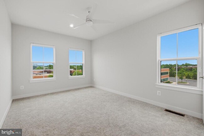 Building Photo - 14421 Albemarle Point Pl