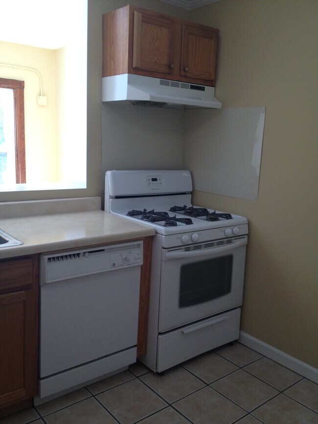 Building Photo - 1823 W Cornelia Ave