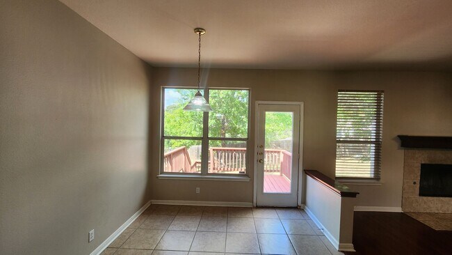 Building Photo - Located In the heart of Stone Oak