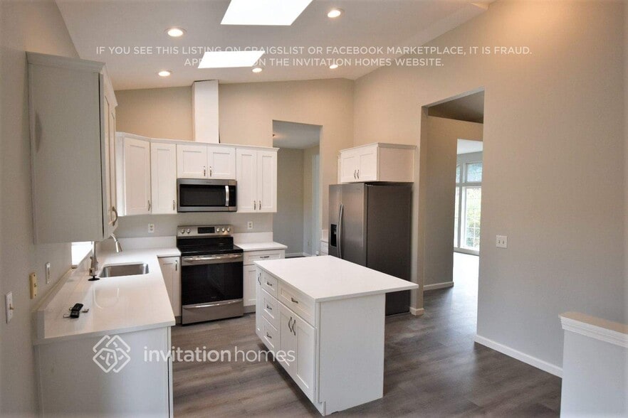Building Photo - 3700 Arbor Dr SE