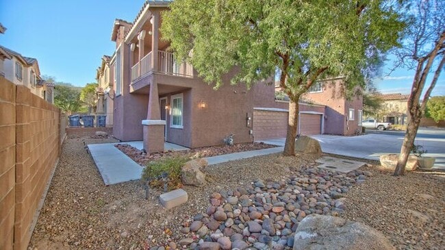 Building Photo - Charming 3-Bedroom Two-Story Home with Balcony & Modern Touches!