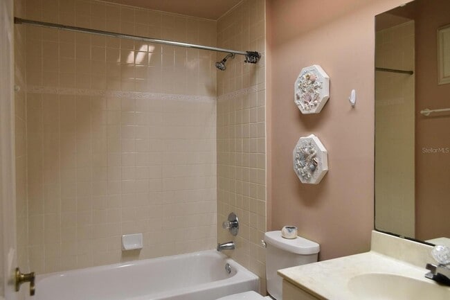 Building Photo - 90 San Juan Dr