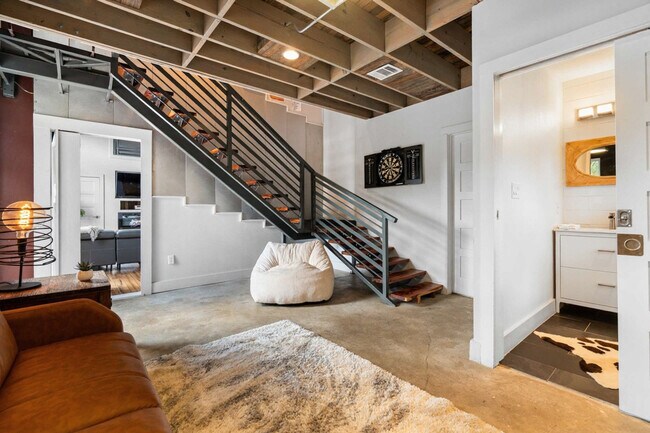 Building Photo - 9801 Mor Dr