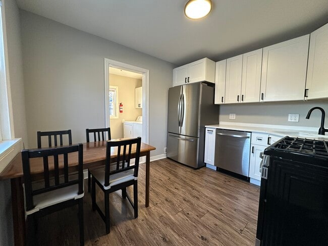 Building Photo - 15020 Ridgeway Ave