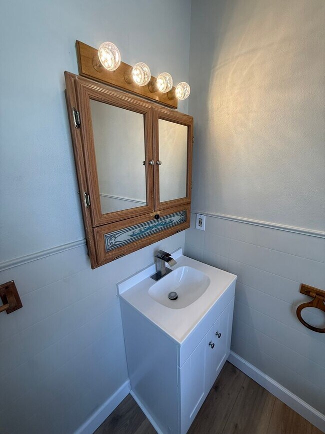 Building Photo - 13113 Benwood Ave