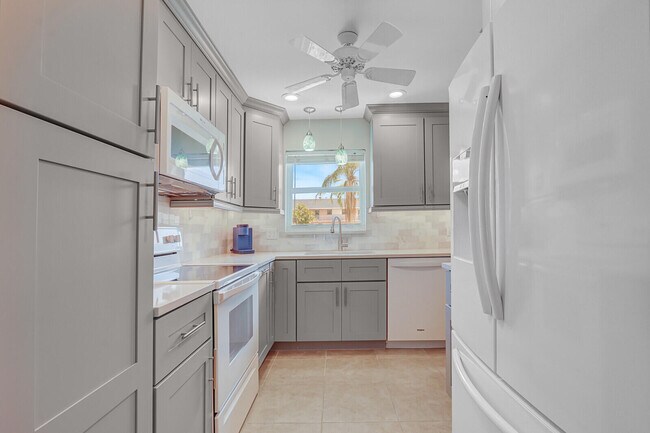 Building Photo - 18081 SE Country Club Dr