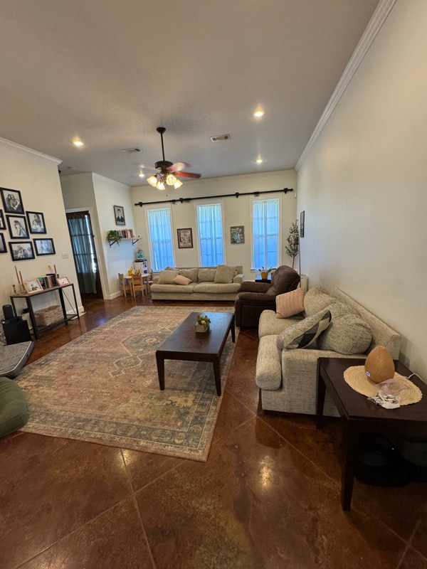 Building Photo - 41072 Kinkade Dr