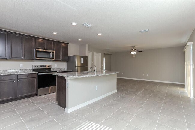 Building Photo - 360 Fern Ct