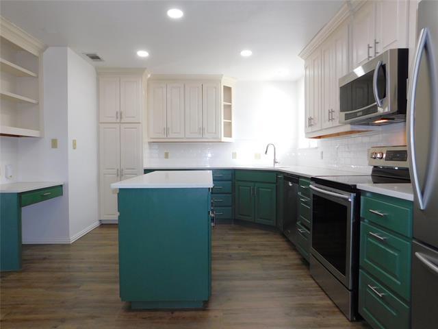 Building Photo - 10971 Lake Crest Dr