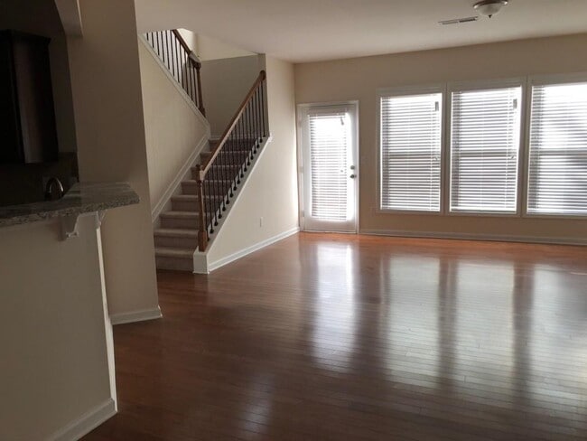 Building Photo - 2100 Greencrest Cir