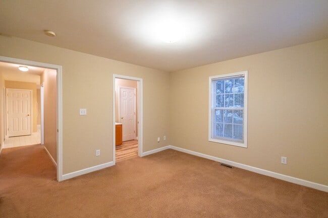 Building Photo - Charming 3 Bedroom, 2 Bathroom Home in Matthews!