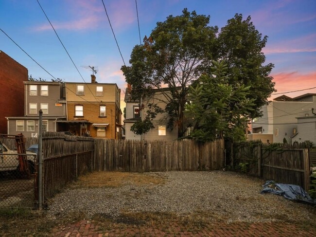 Building Photo - 715 N Beatty St