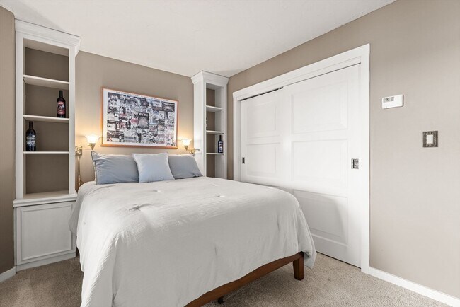 Building Photo - 1001 Marina Dr