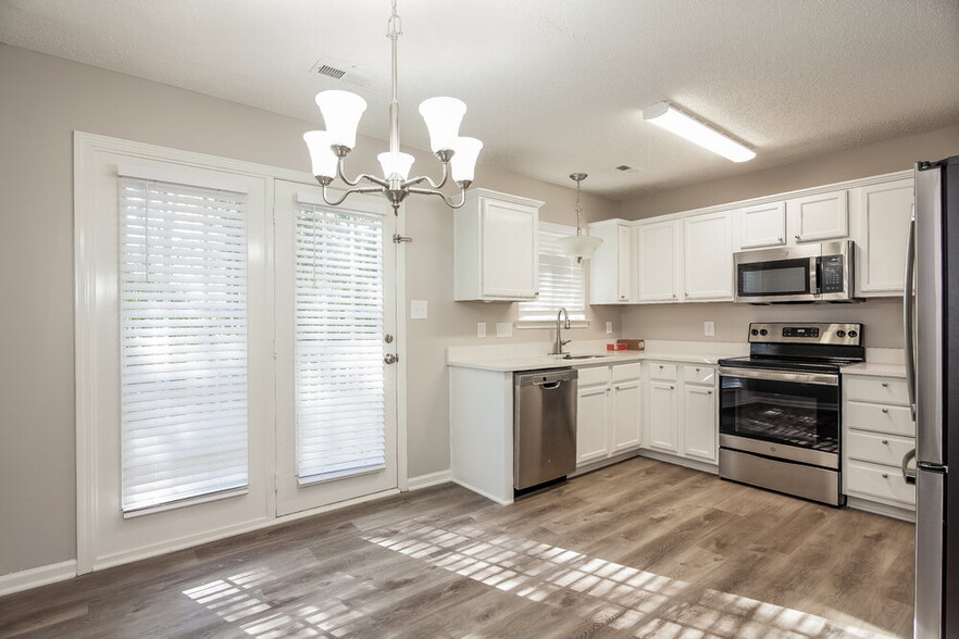 Building Photo - 1614 Royal Tree Ct