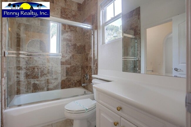 Building Photo - Stunning 4 Bedroom 3.5 Bath Home in the Co...