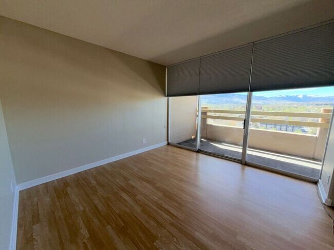Building Photo - Reno Highrise Condo - Mountain & City Views
