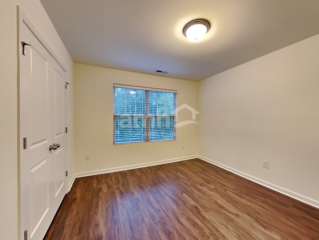 Building Photo - 117 Lyonshall St