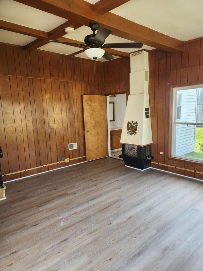 Building Photo - 812 Brentwood Rd