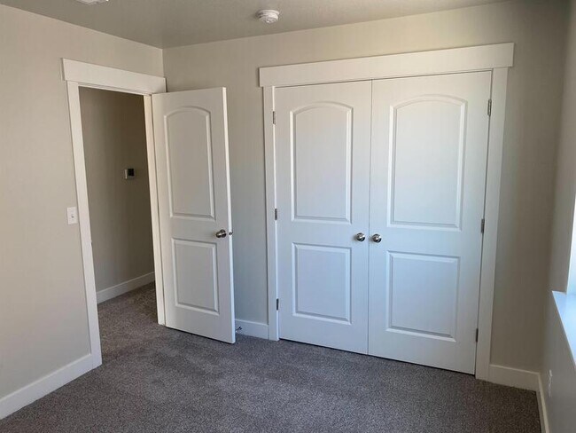 Building Photo - 3742 Canyon Falls Dr