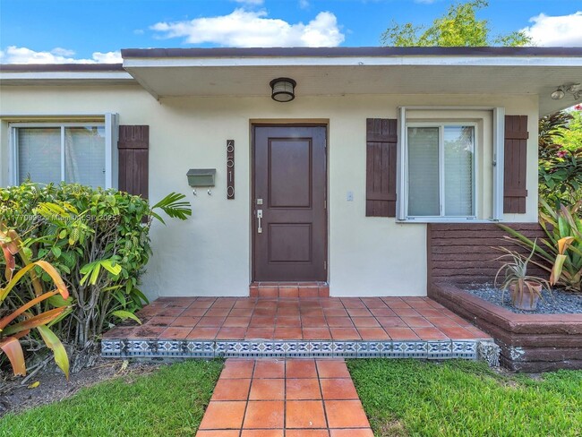 Primary Photo - 6510 SW 63rd Ct