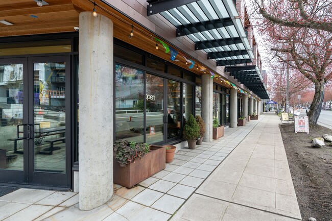 Building Photo - Welcome Home Modern Townhome in the heart of Freemont