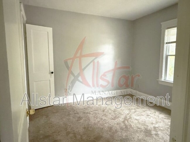 Building Photo - 3018 E 125th St