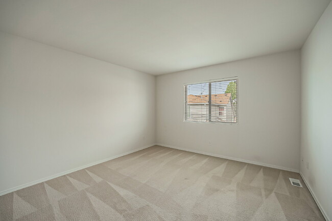 Building Photo - GATED COMMUNITY OF VERONA in LAKELAND HILLS!