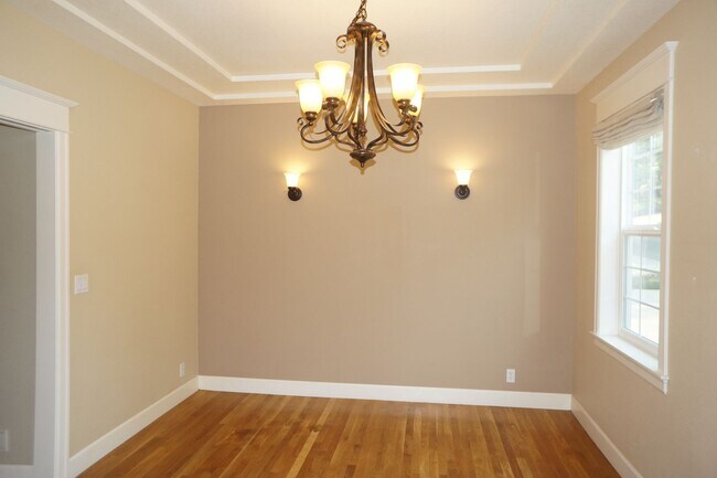 Building Photo - Spectacular NW Portland 4 bedroom with gue...