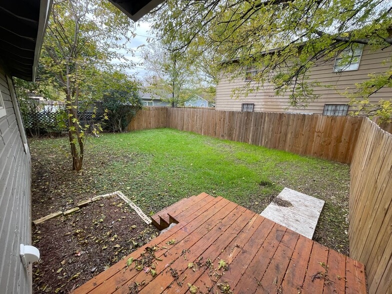 Building Photo - 107 W Texas Ave