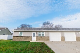 Building Photo - 2 bed 1 bath Duplex for rent in Lowell