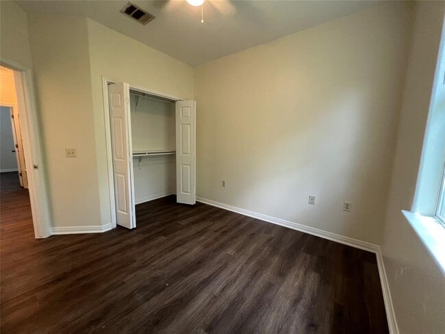 Building Photo - 7511 Lazy Creek Dr