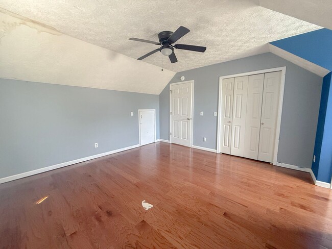 Building Photo - Sunroom, 2-Car Garage & Lawn Care Included | Pet-Friendly Cookeville Home