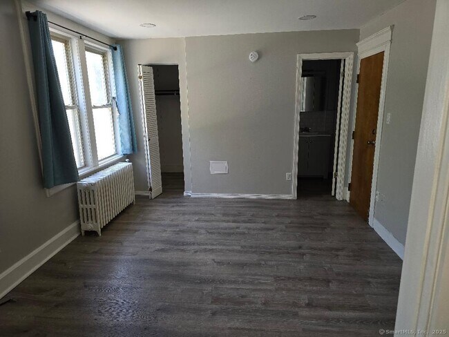 Building Photo - 158 Boyden St