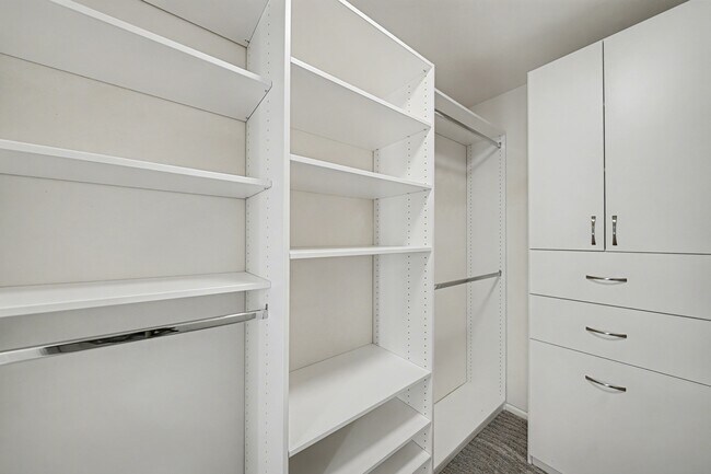 Building Photo - 5604 S Andes St